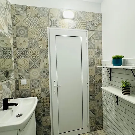 Toni House 405 Marina