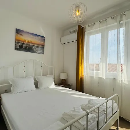 Toni House 405 Marina Apartment